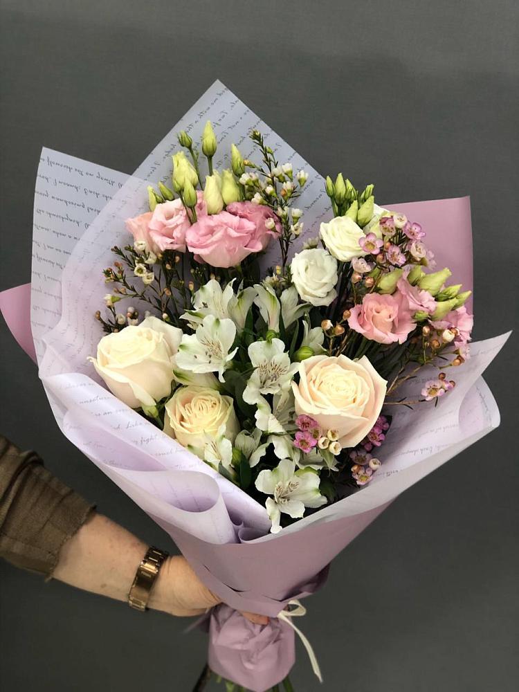 Букет цветов из: Альстромерии, Розы и Лизиантусы в Румянцево