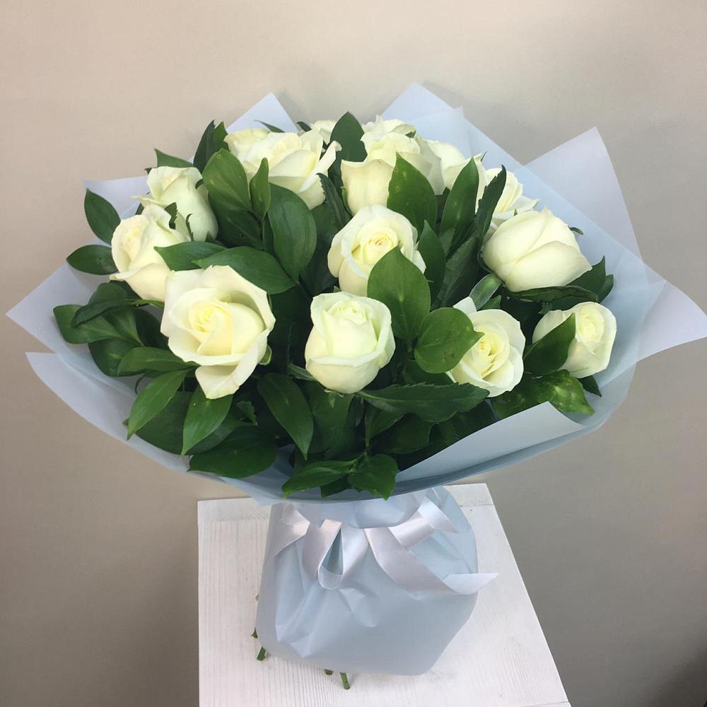 Букет 15 Белых роз Проуд в Румянцево