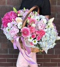 Цветочная композиция из Розы, Хризантемы, Пионы и Лизиантусы в корзине #REPLACE_PRED# Румянцево