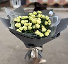 Букет Белые кустовые розы Солинеро в Румянцево