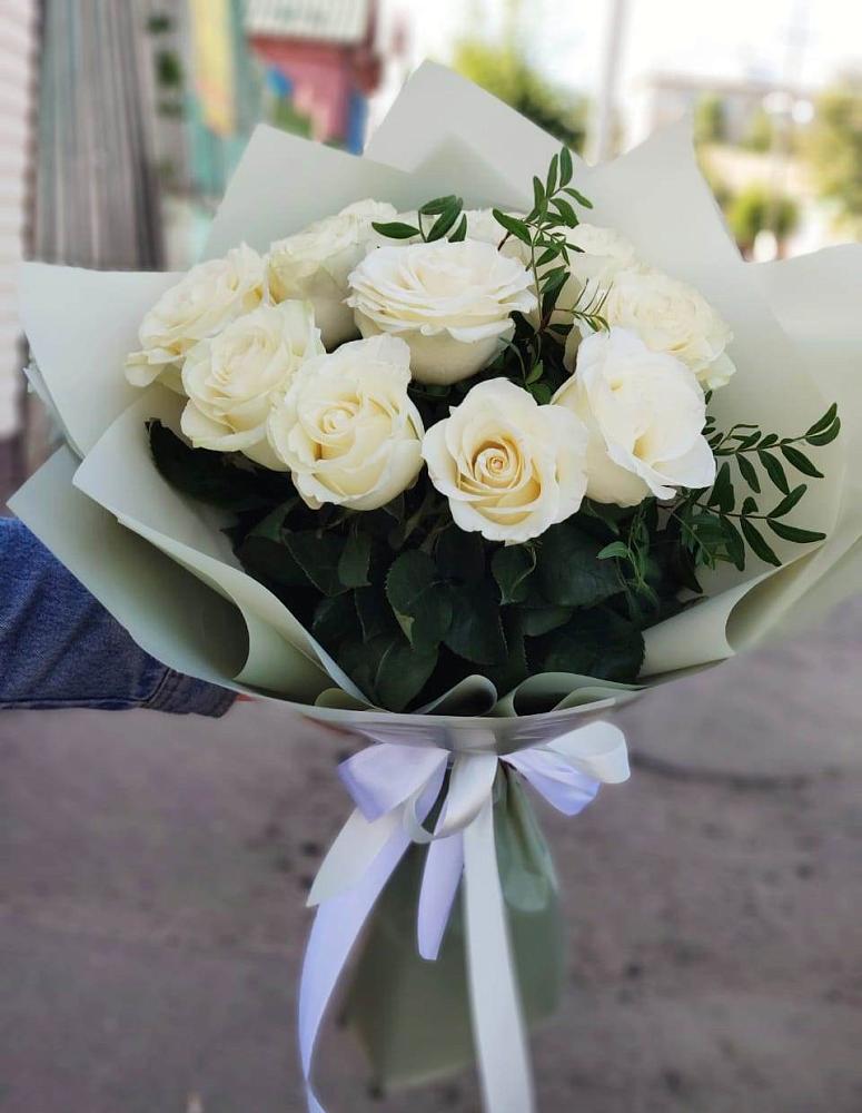 Букет Белые розы Проуд в Румянцево