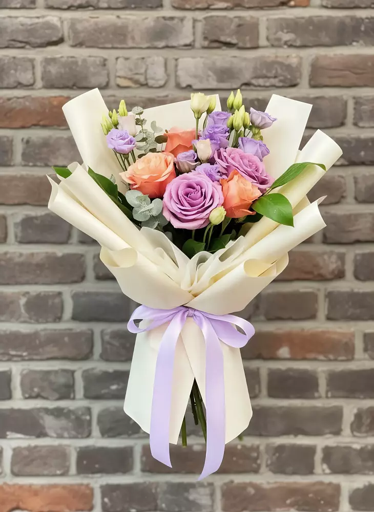 Букет цветов из: Лизиантусы и Розы в Румянцево