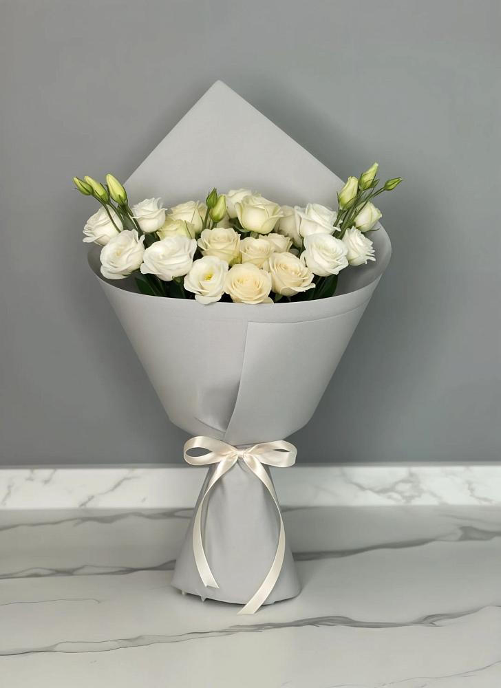 Букет цветов из: Розы и Лизиантусы в Румянцево