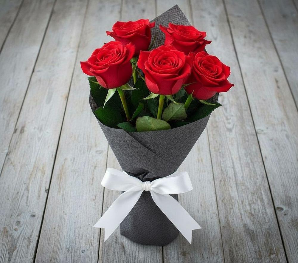 Букет 5 Красных роз Эдлесс Лав в Румянцево
