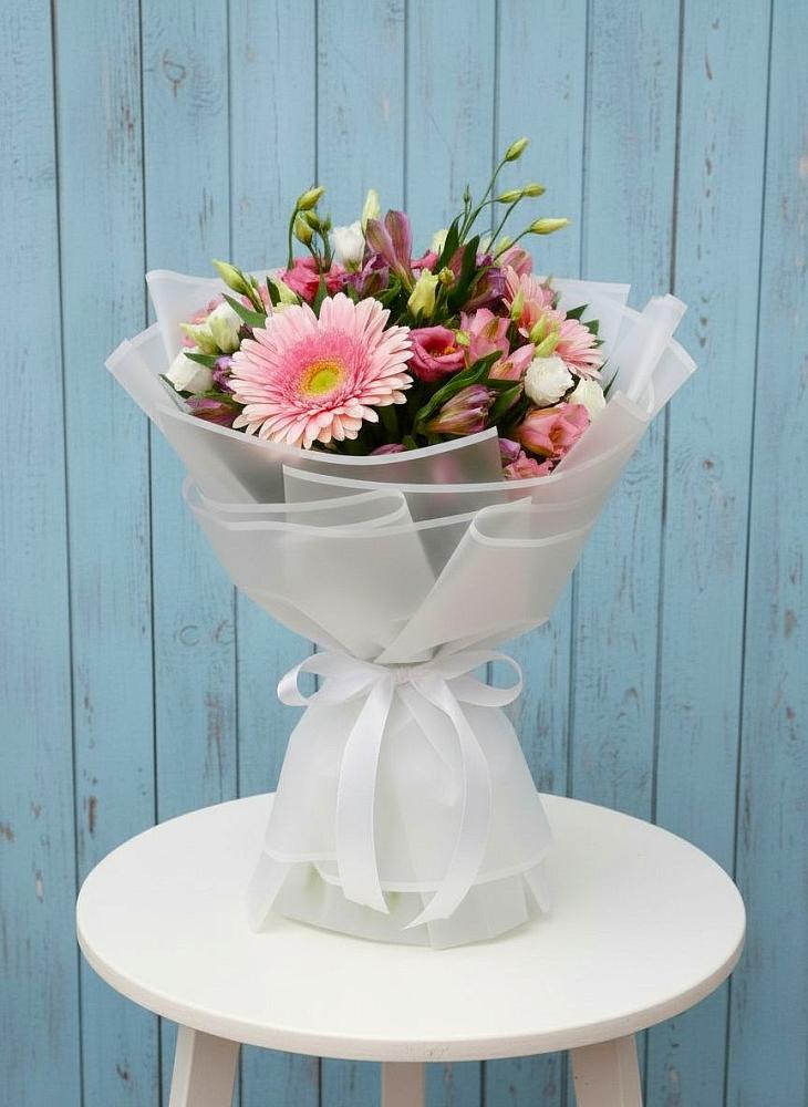 Букет цветов из: Герберы, Альстромерии и Лизиантусы в Румянцево