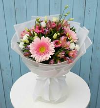 Букет цветов из:  Герберы, Альстромерии и Лизиантусы в Румянцево