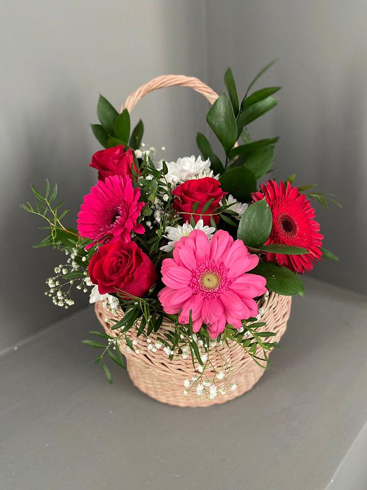 Цветочная композиция из Розы, Хризантемы и Герберы в корзине в Румянцево