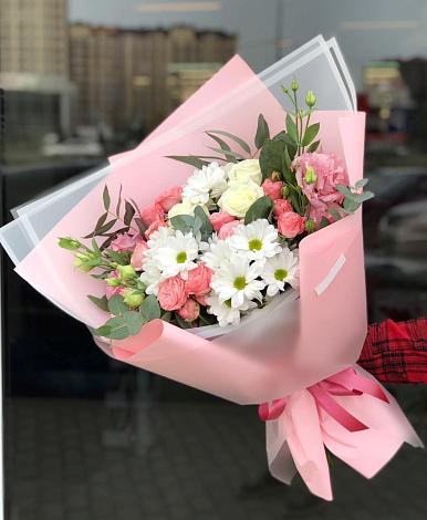 Букет цветов из: Розы, Лизиантусы и Хризантемы в Румянцево