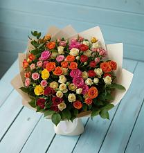 Букет Микс из разноцветных кустовых роз в Румянцево
