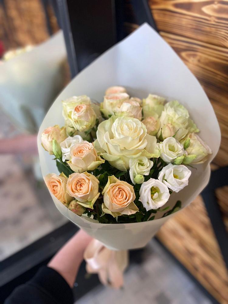 Букет цветов из: Розы и Лизиантусы в Румянцево